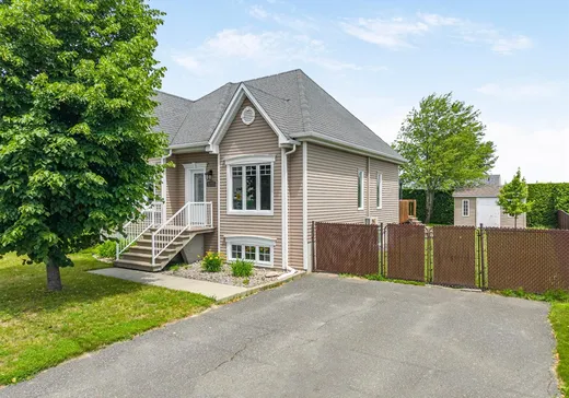 Maison à vendre - 2490 Rue de la Commune, Drummondville, J2B 0A9