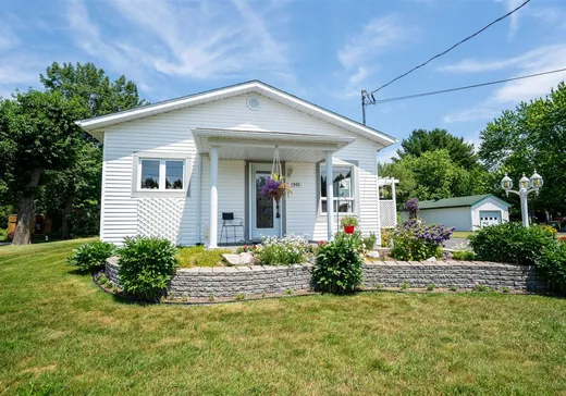 Bungalow à vendre - 1948 Boul. St-Joseph O., Drummondville, J2B8A8