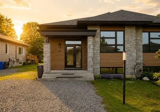 Bungalow à vendre - 14 Rue Charles-Powell, Bromont, J2L0S4