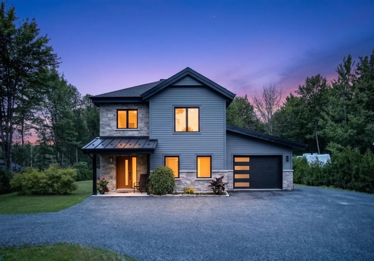 490 Av. des Oréades — photo 1