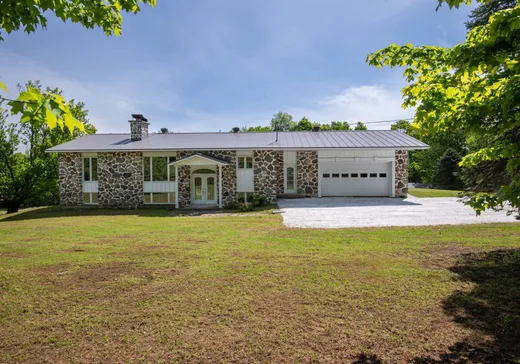 Maison à vendre - 8169 Ch. de Ste-Anne N., Sainte-Anne-de-la-Rochelle, J0E 2B0