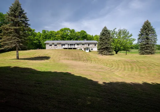 Maison à vendre - 8169 Ch. de Ste-Anne N., Sainte-Anne-de-la-Rochelle, J0E 2B0