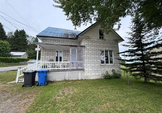 Un étage et demi à vendre - 120 Rue Principale N., Saint-Jean-de-Dieu, G0L3M0