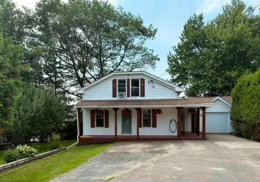 House for sale - 72 Rue St-François, Windsor, J1S 2H1