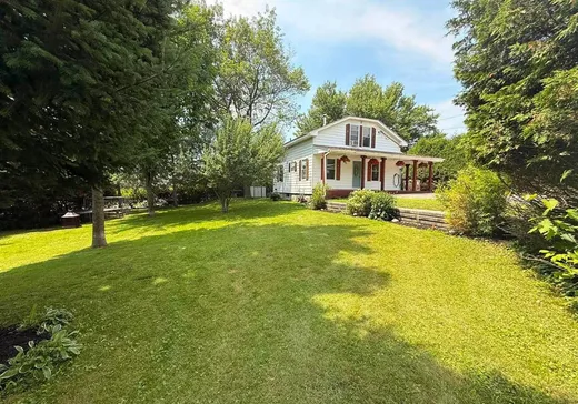 House for sale - 72 Rue St-François, Windsor, J1S 2H1