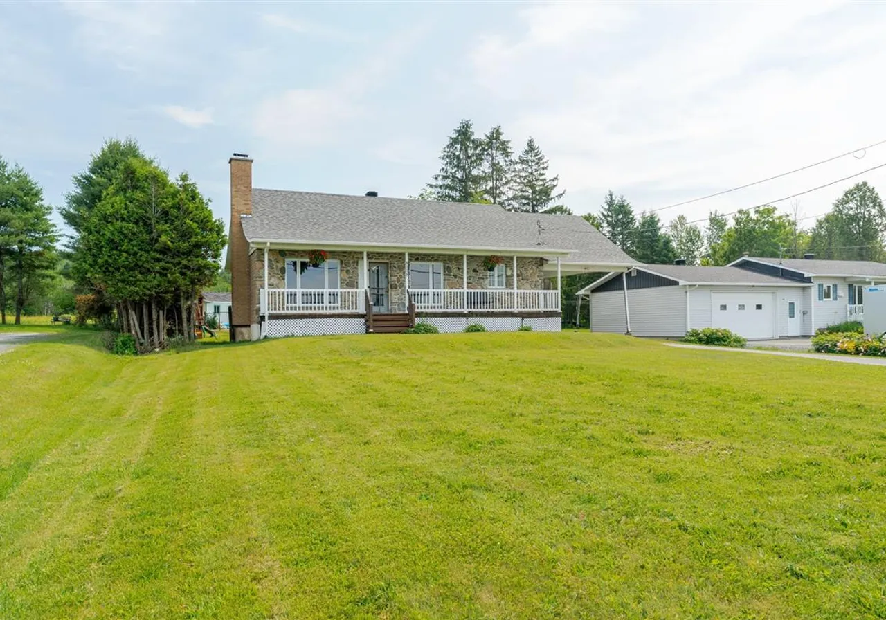 8118 Route 112 — photo 3