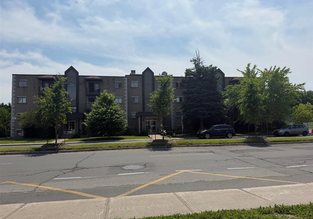 250 15e Rue, App. 202 — photo 1