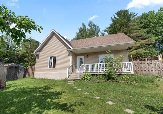 Bungalow à vendre - 127 Rue Greenlay S., Windsor, J1S2J9