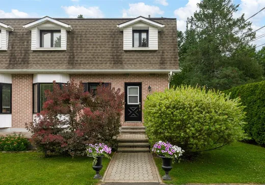 Maison à étages à vendre - 40 Av. Carmen, Saint-Sauveur, J0R1R5