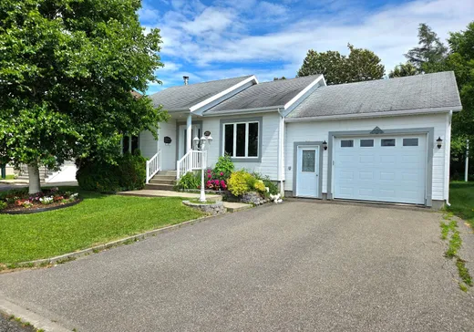 Two or more stories for sale - 211 Rue du Sault, Matane, G4W4P3