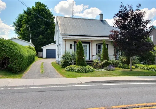 House for sale - 1701 Rue Principale, Saint-Theodore-d'Acton, J0H 1Z0