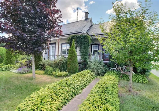 House for sale - 1701 Rue Principale, Saint-Theodore-d'Acton, J0H 1Z0
