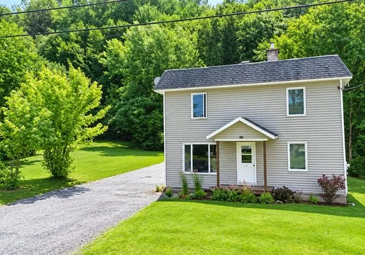 House for sale - 5 Rue Valiquette, Windsor, J1S 2L2