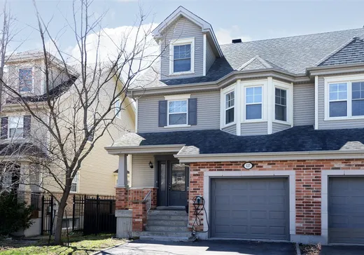 Maison à vendre - 127 Rue Riopelle, Saint-Constant, J5A 0E3