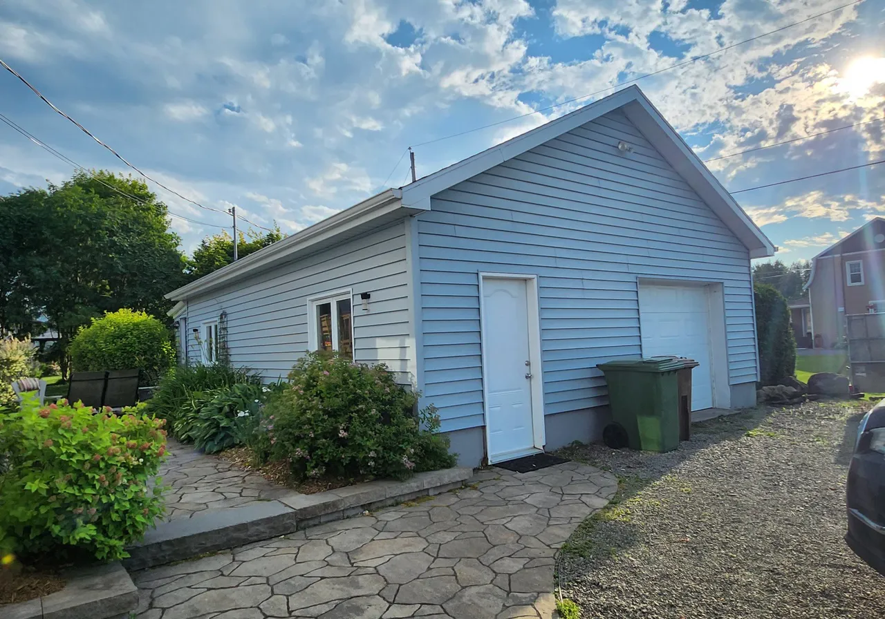 61 Rue St-Pierre O. — photo 2