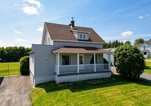 Two or more stories for sale - 627 Rue Principale, Lac-Drolet, G0Y1C0
