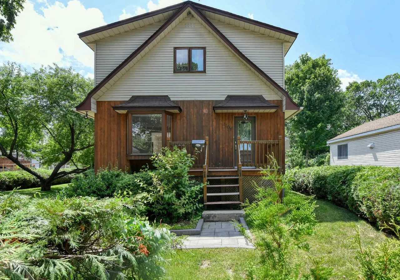 1104 Rue Colette — photo 1