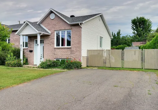 Two or more stories for sale - 889 Rue des Grives, Victoriaville, G6T1E6