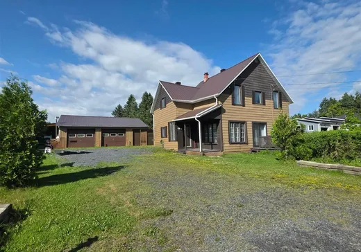 Maison à étages à vendre - 1043 Ch. Principal, Lac-Drolet, G0Y1C0
