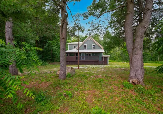Two or more stories for sale - 825 1er Rang S., Brownsburg-Chatham, J0J1Y0