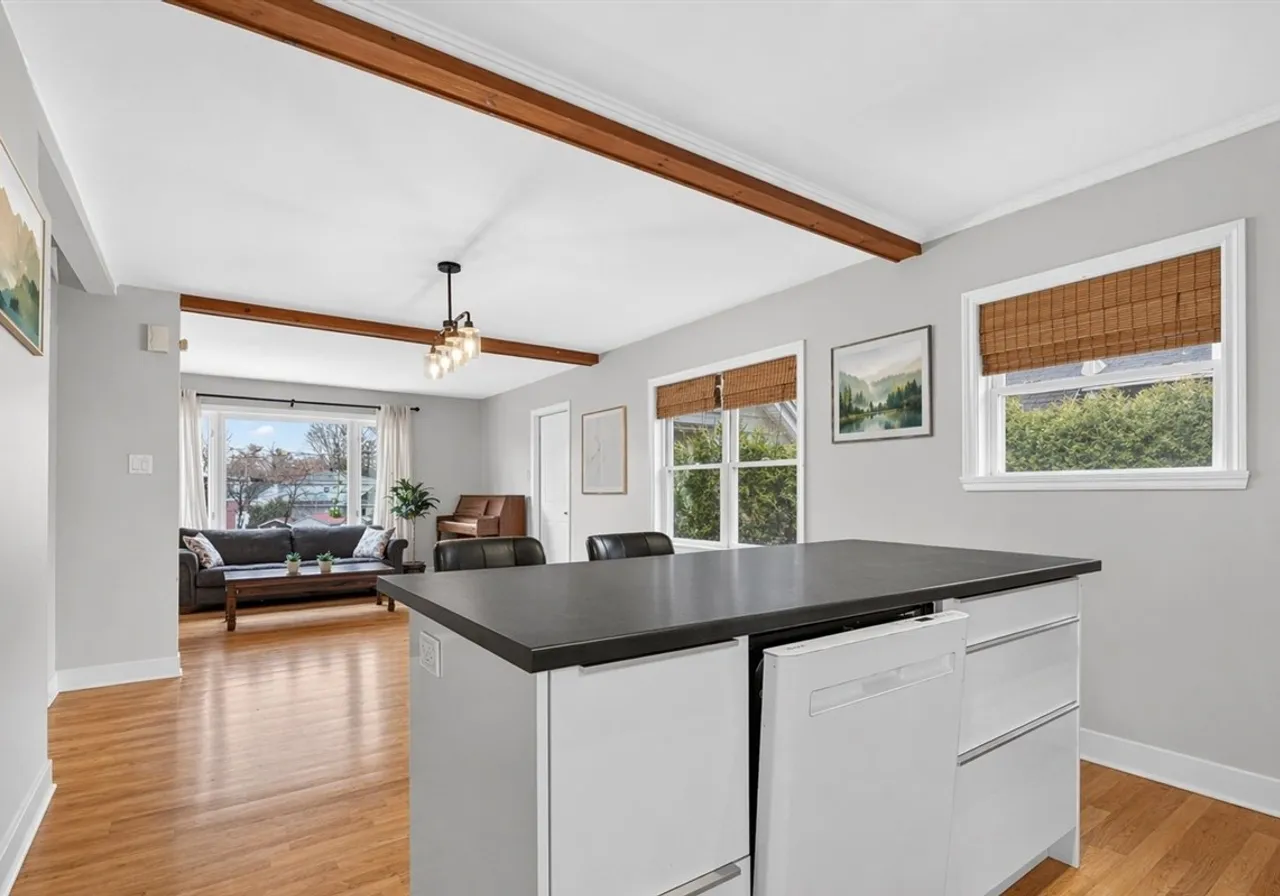 28 Av. Garden City — photo 1