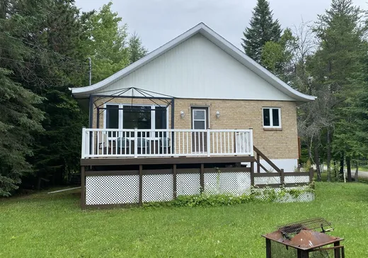 Maison à vendre - 7418-7418A Ch. du Coteau-du-Lac, Saint-Damien, J0K 2E0