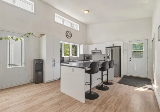 Maison à vendre - 30 Place de Lutèce , Saint-Calixte, J0K 1Z0