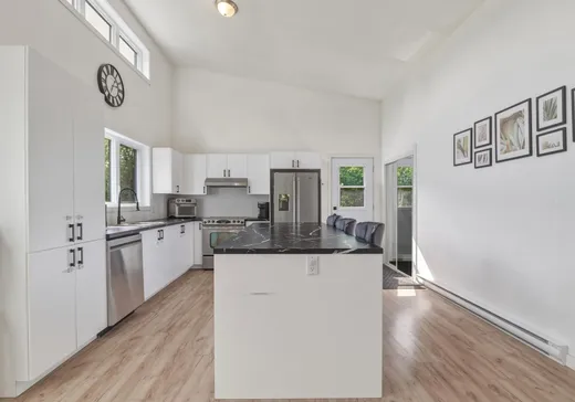 Maison à vendre - 30 Place de Lutèce , Saint-Calixte, J0K 1Z0