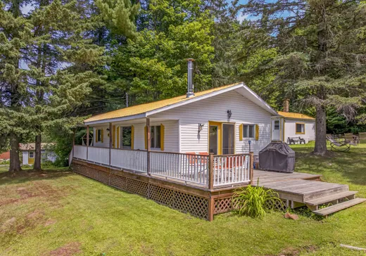 Bungalow à vendre - 801 Rg Sud-Est, St-Adelphe-De-Champlain, G0X2G0