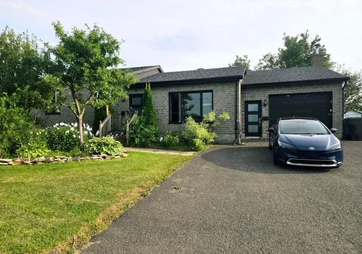 Maison à étages à vendre - 93-95 Rue de l'Île, Matane, G4W3W7