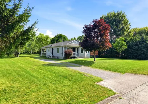 Bungalow for sale - 76 Rue Lafontaine, East Angus, J0B1R0