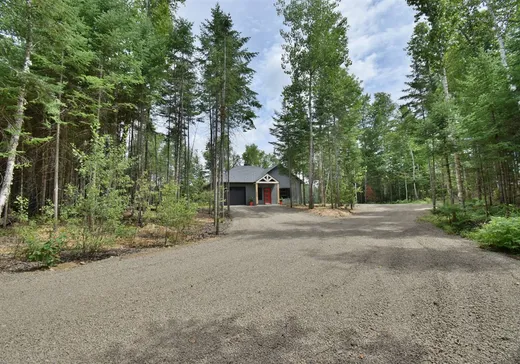 House for sale - 2030 Ch. du Lac-Rouge, St-Didace, J0K 2G0