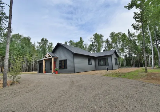 House for sale - 2030 Ch. du Lac-Rouge, St-Didace, J0K 2G0