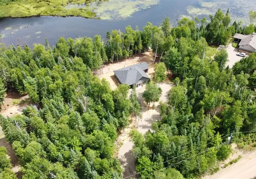 House for sale - 2030 Ch. du Lac-Rouge, St-Didace, J0K 2G0