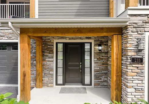Maison à vendre - 218 Rue du Cercle-des-Cantons, Bromont, J2L 0R3
