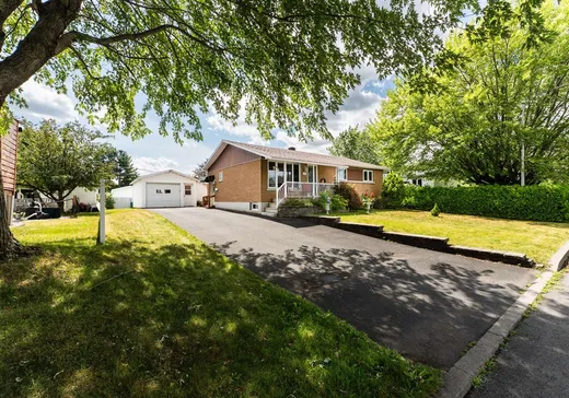 Bungalow à vendre - 10 18e Avenue, Drummondville, J2B3T1