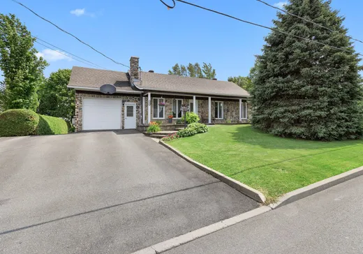 Maison à étages à vendre - 402 Av. du Versant, Sainte-Marie, G6E2Y9