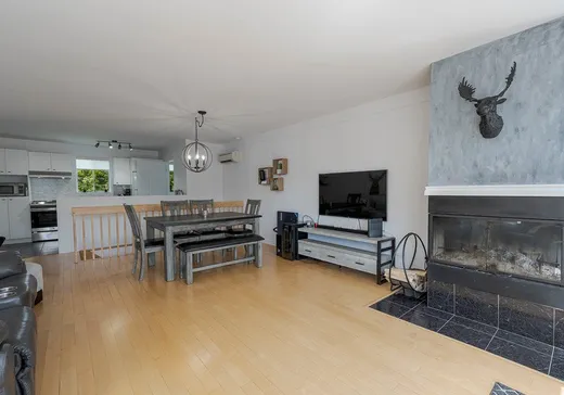 Maison à vendre - 124 Av. Hochar, Saint-Sauveur, J0R 1R3