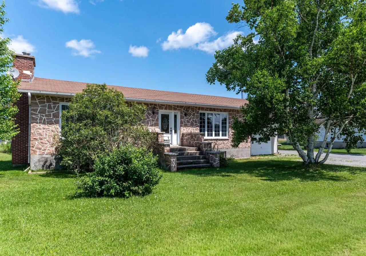 221 Av. Principale O. — photo 1
