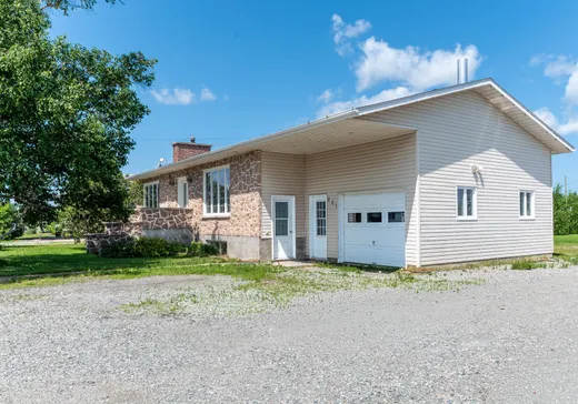 Maison à vendre - 221 Av. Principale O., Amos, J0Y 1V0