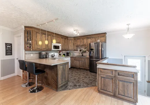 Maison à vendre - 221 Av. Principale O., Amos, J0Y 1V0