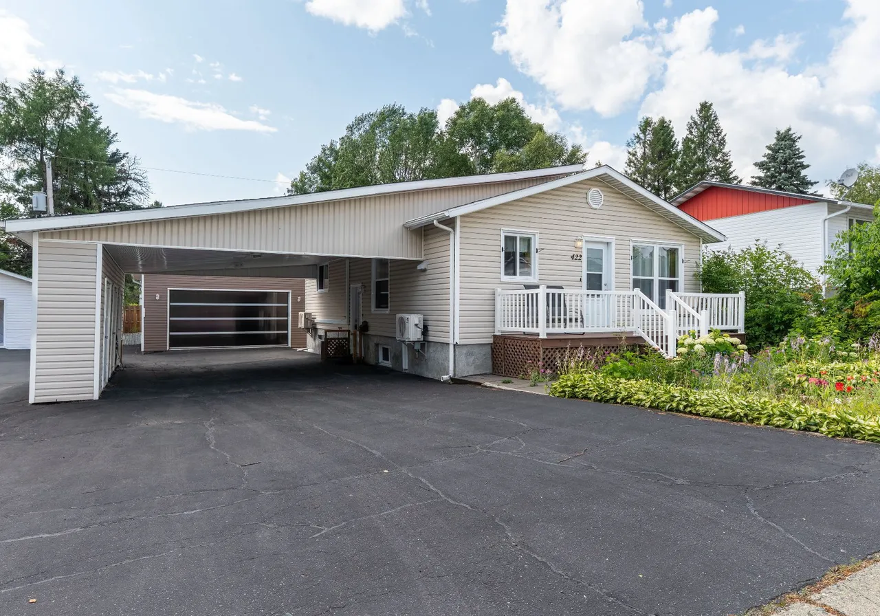 422 Av. Laliberté — photo 1