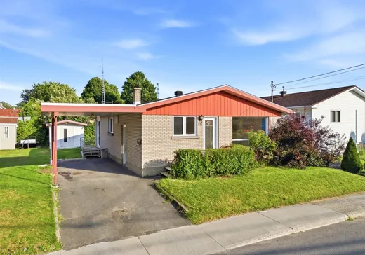 Maison à vendre - 141 Rue St-Laurent, Drummondville, J2B 5Y7