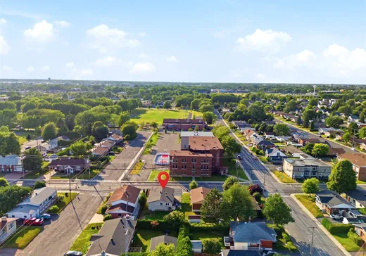 Maison à vendre - 141 Rue St-Laurent, Drummondville, J2B 5Y7