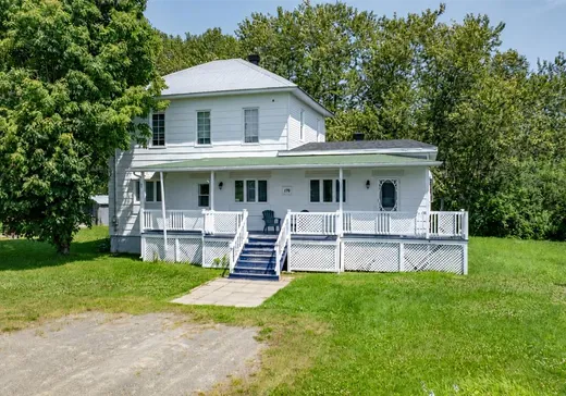 Two or more stories for sale - 176 Ch. du Lac, Saint-Juste-Du-Lac, G0L3R0