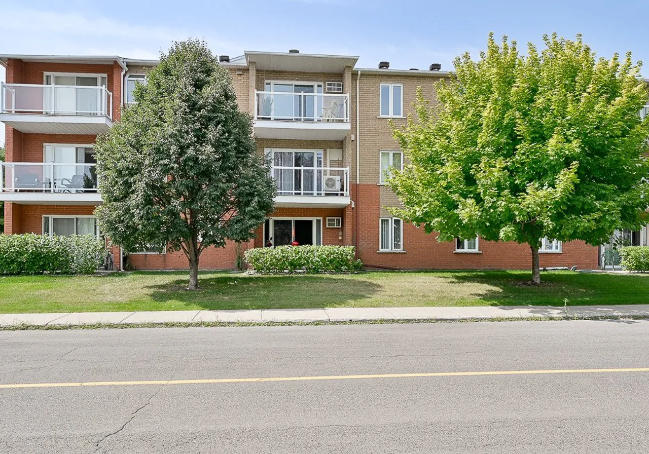 2500 Boul. Jacques-Marcil — photo 2