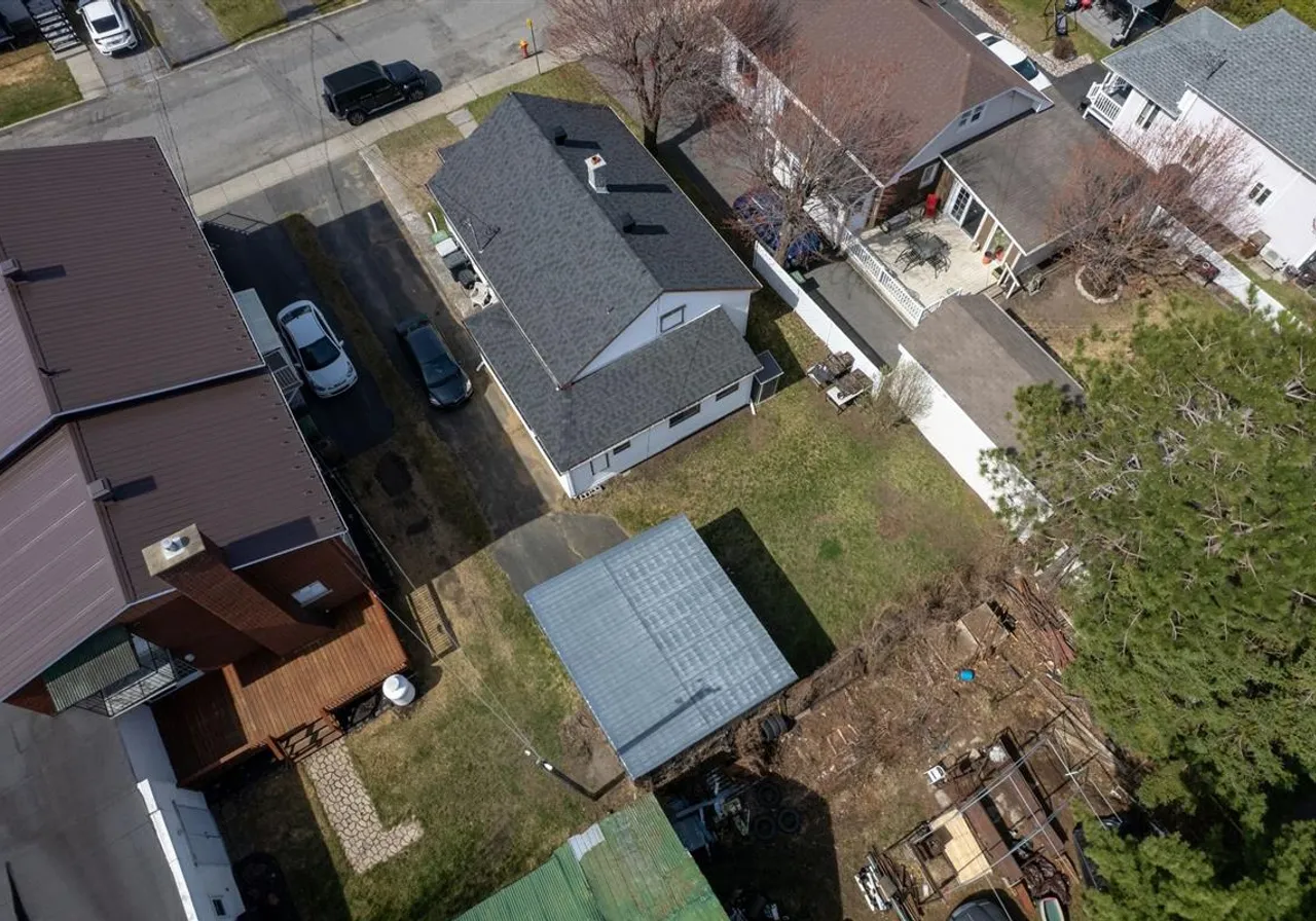135 9e Avenue — photo 3