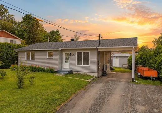 Bungalow à vendre - 4721 Rue des Partisans, Sainte-Marthe-sur-le-Lac, J1N1P3