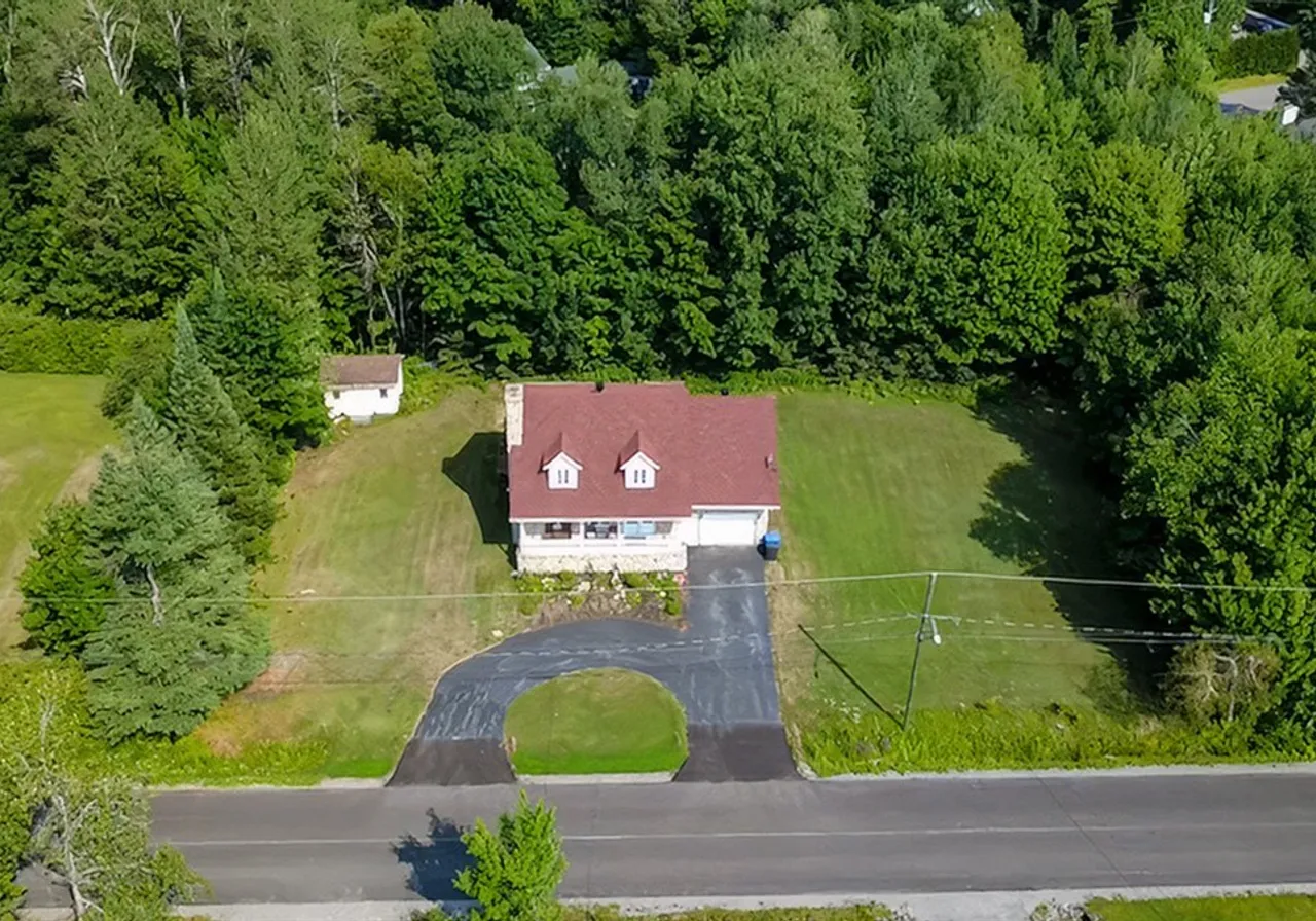 770 Ch. Juneau — photo 2