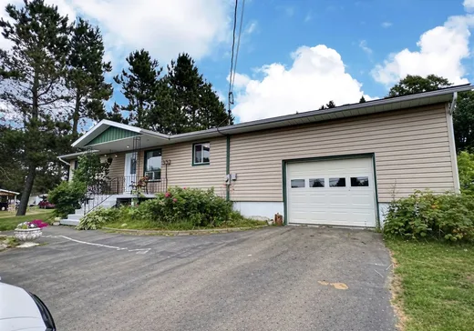 Bungalow for sale - 352 Rue Principale, Saint-Modeste, G0L3W0